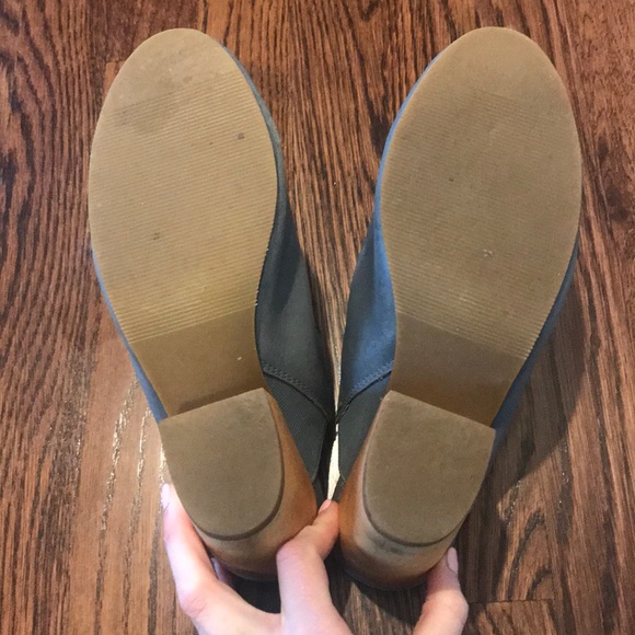 🍁 Gray Muled Heels 📚 - Picture 5 of 7